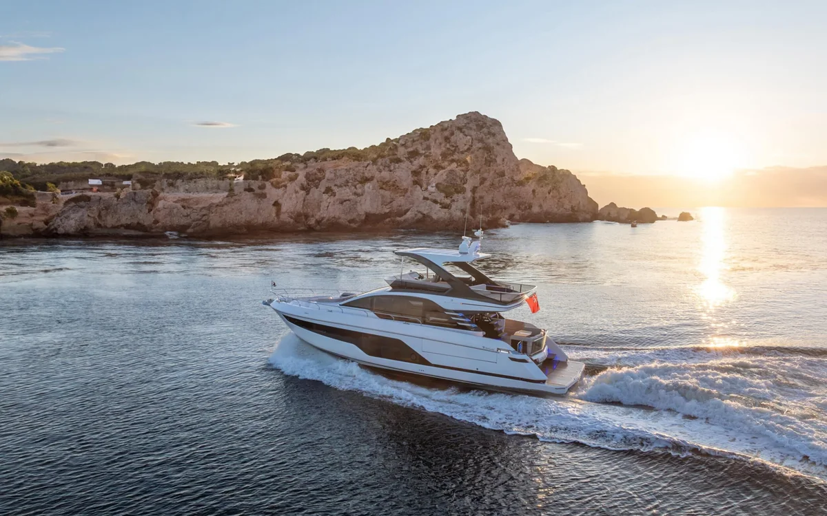 Un motor yacht Fairline