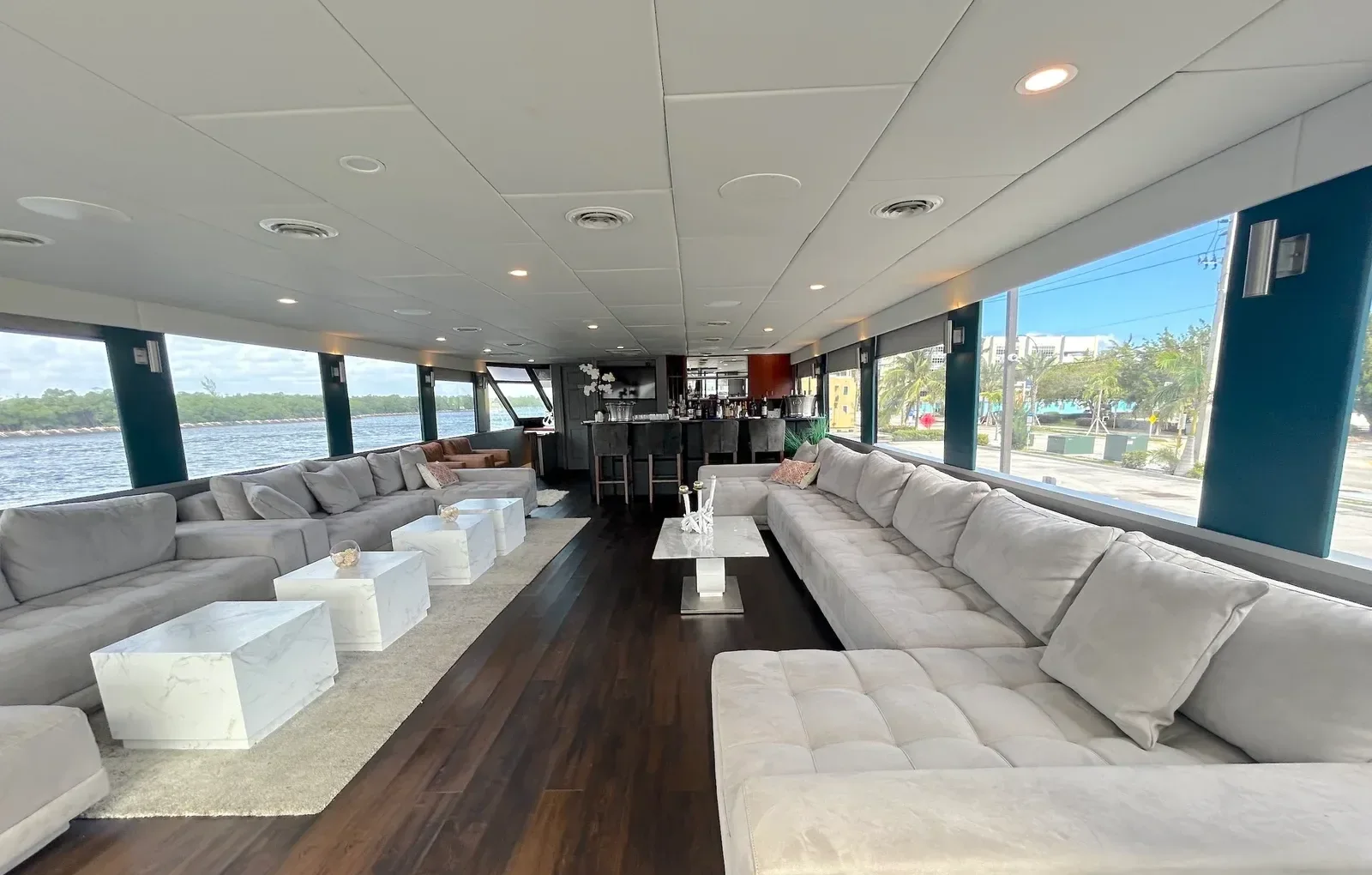 100 ft Skipperliner - photo 3 yacht charter Miami