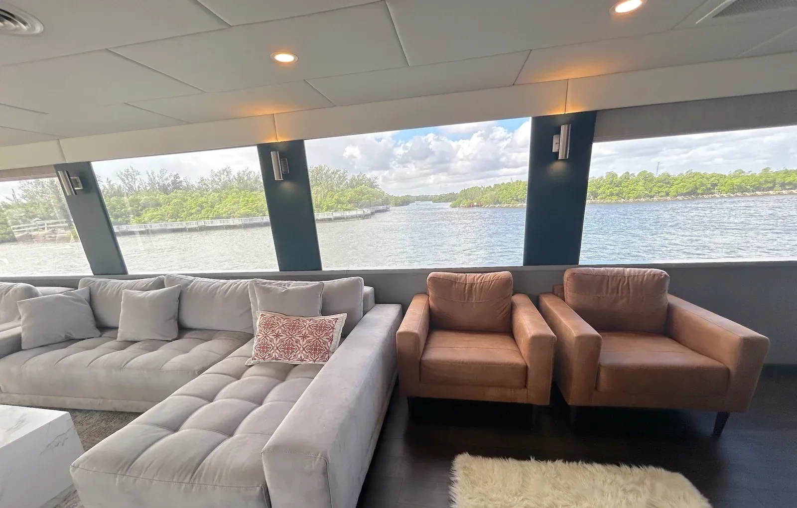100 ft Skipperliner - photo 5 yacht charter Miami