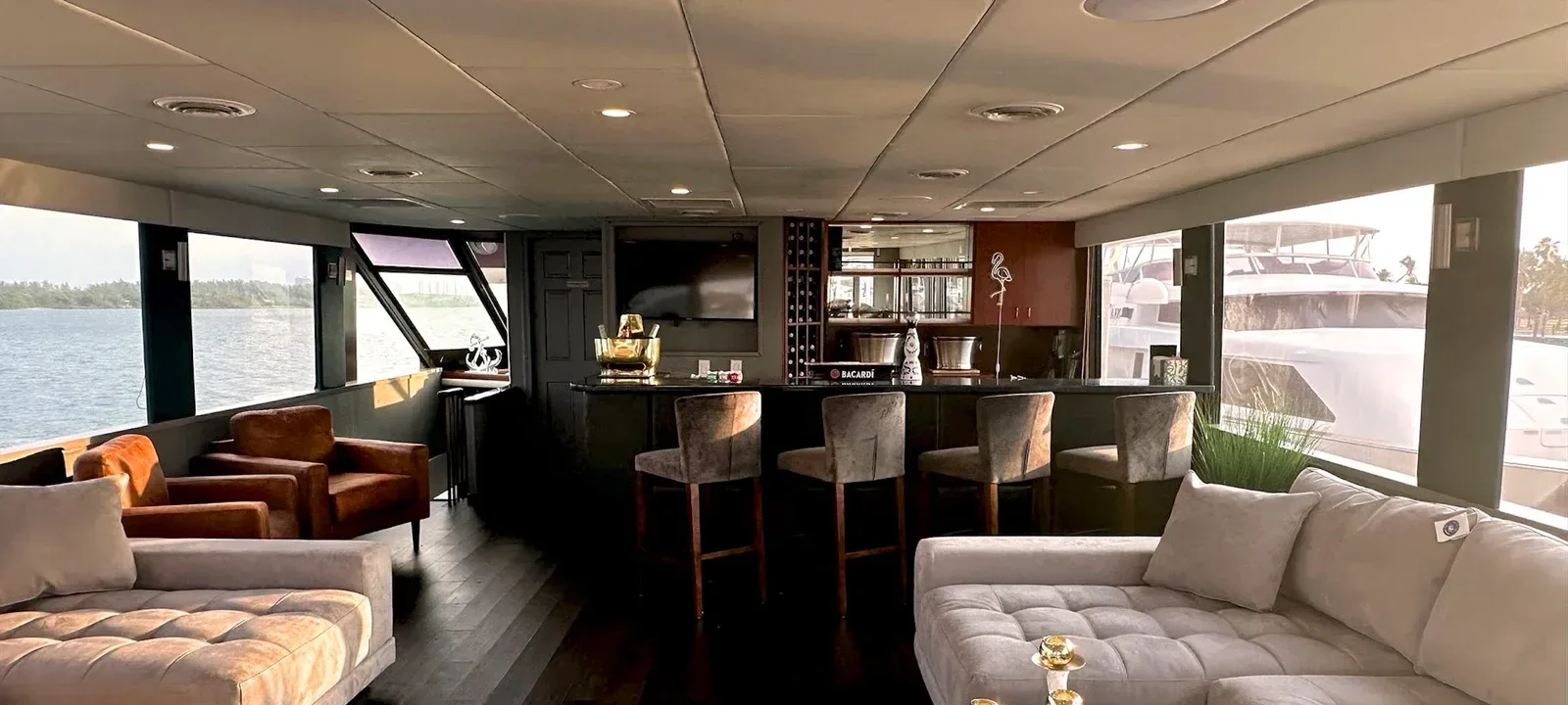 100 ft Skipperliner - photo 8 yacht charter Miami