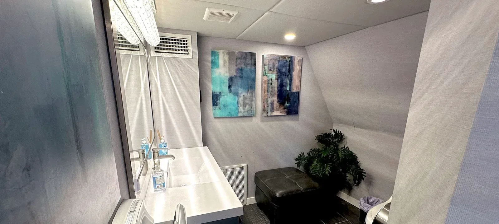 100 ft Skipperliner - photo 10 yacht charter Miami
