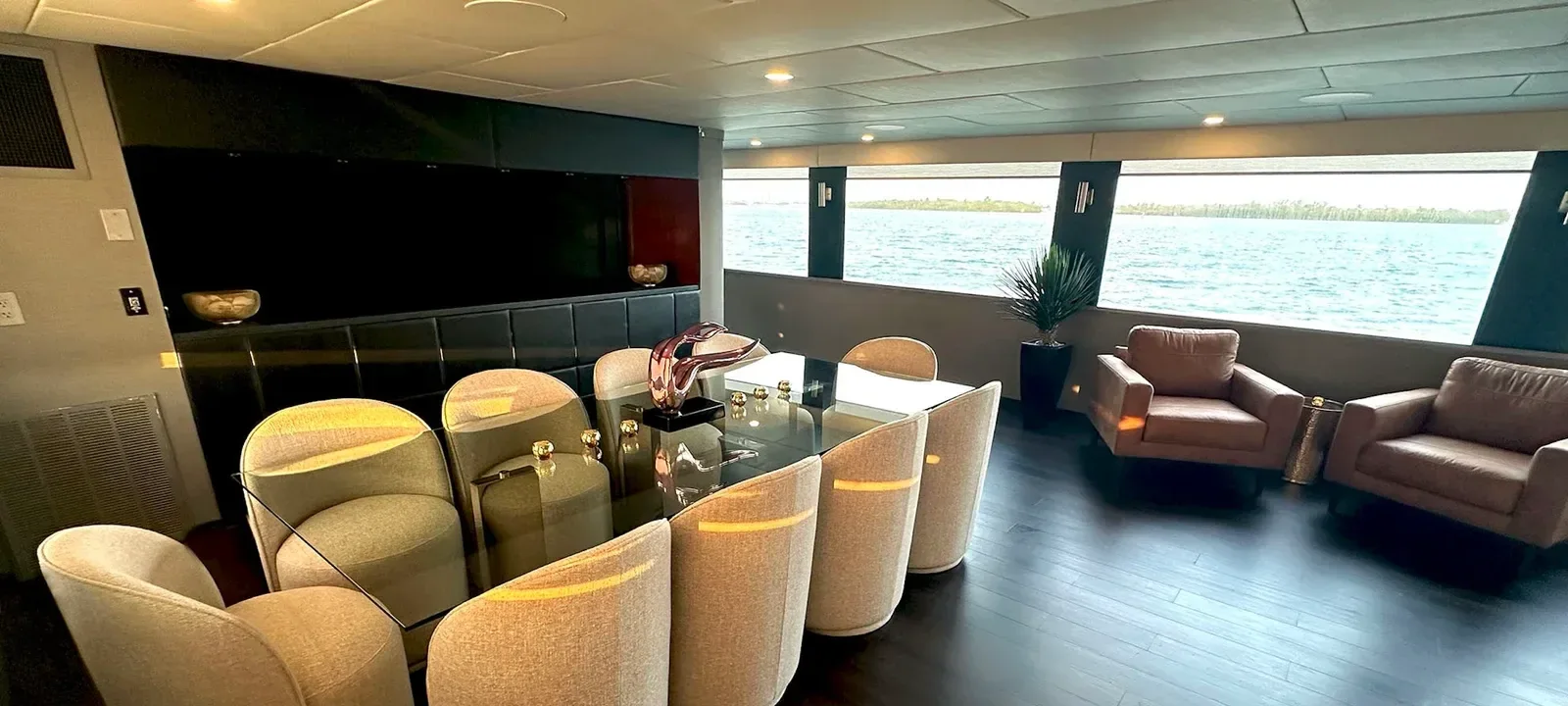100 ft Skipperliner - photo 11 yacht charter Miami