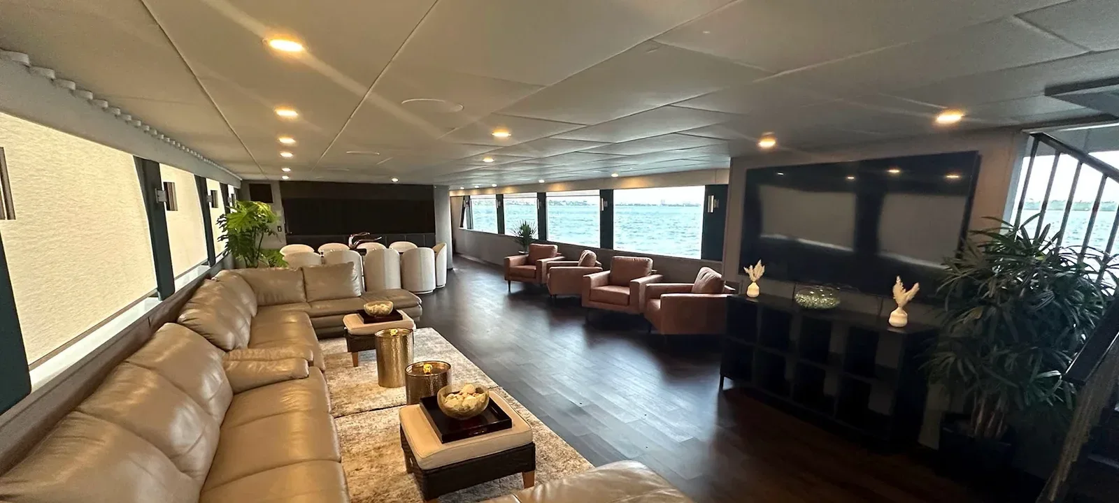 100 ft Skipperliner - photo 13 yacht charter Miami