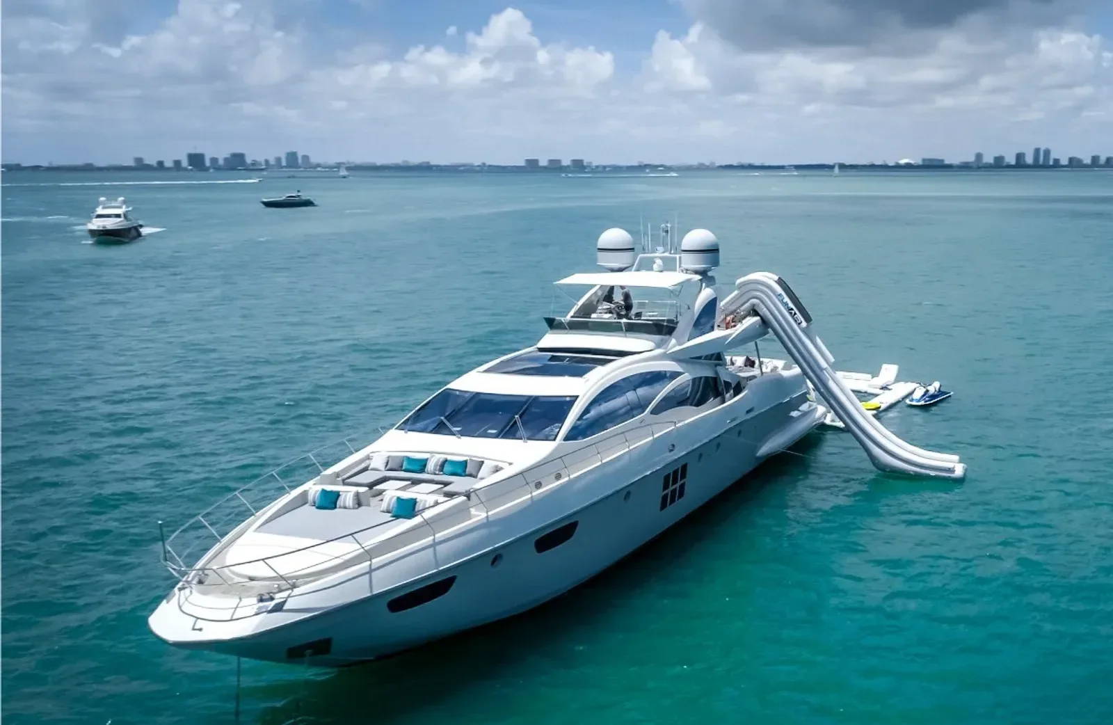 103 ft Azimut - photo 1 yacht charter Miami