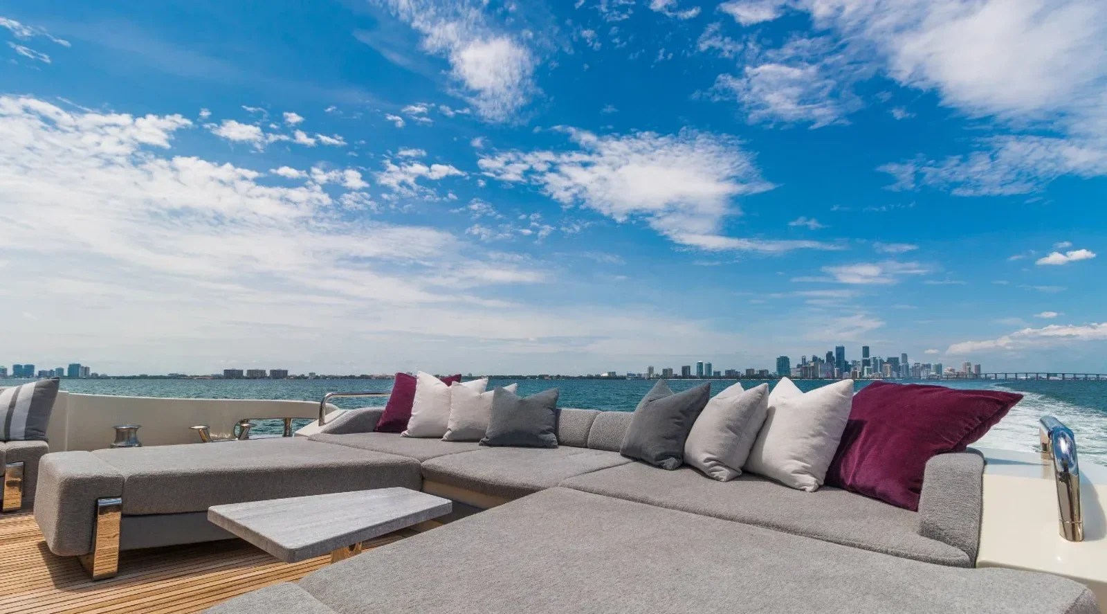 103 ft Azimut - photo 2 yacht charter Miami
