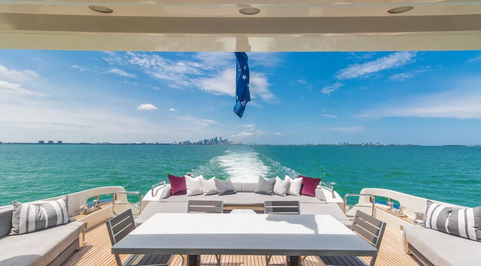 103 ft Azimut - photo 3 yacht charter Miami