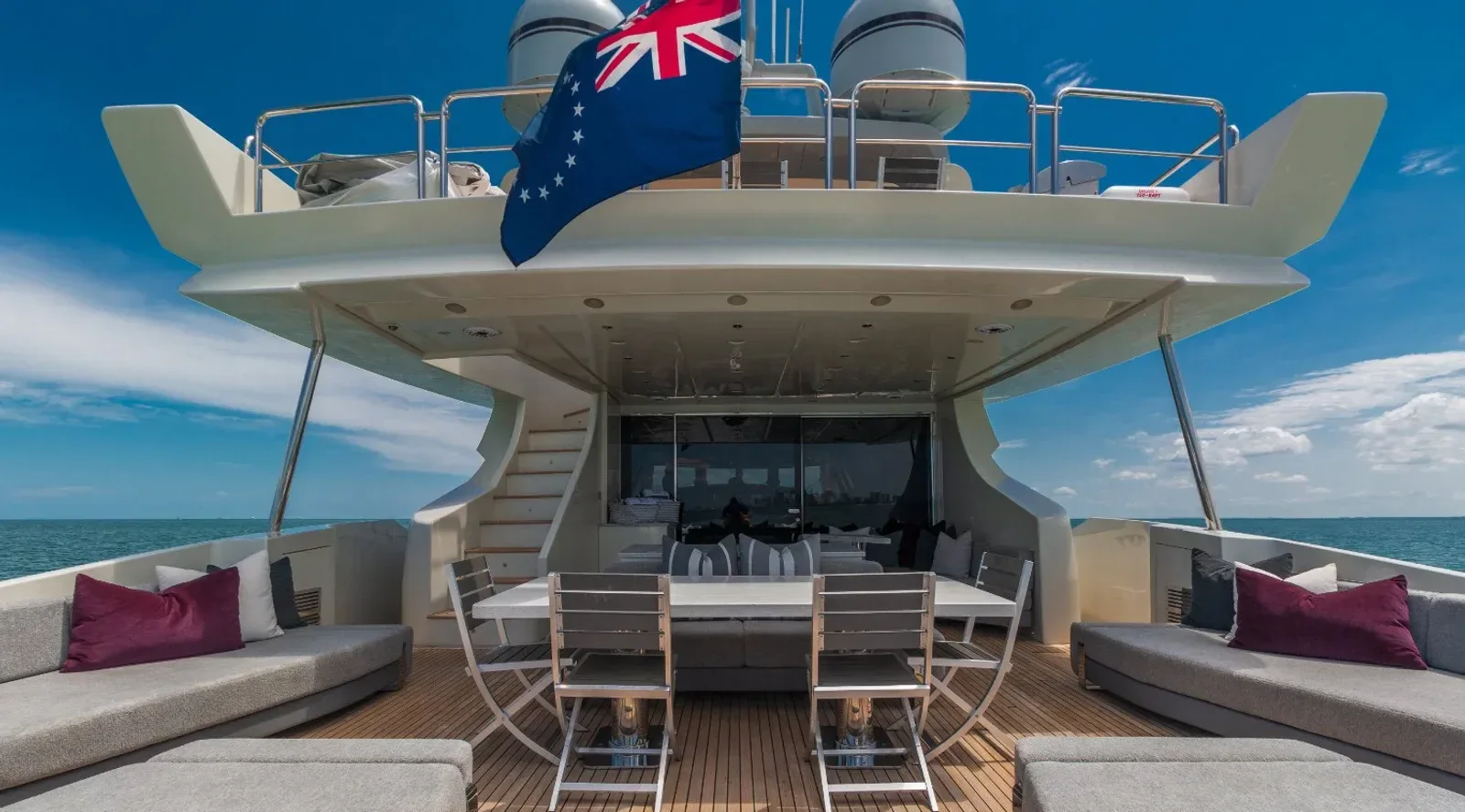 103 ft Azimut - photo 5 yacht charter Miami