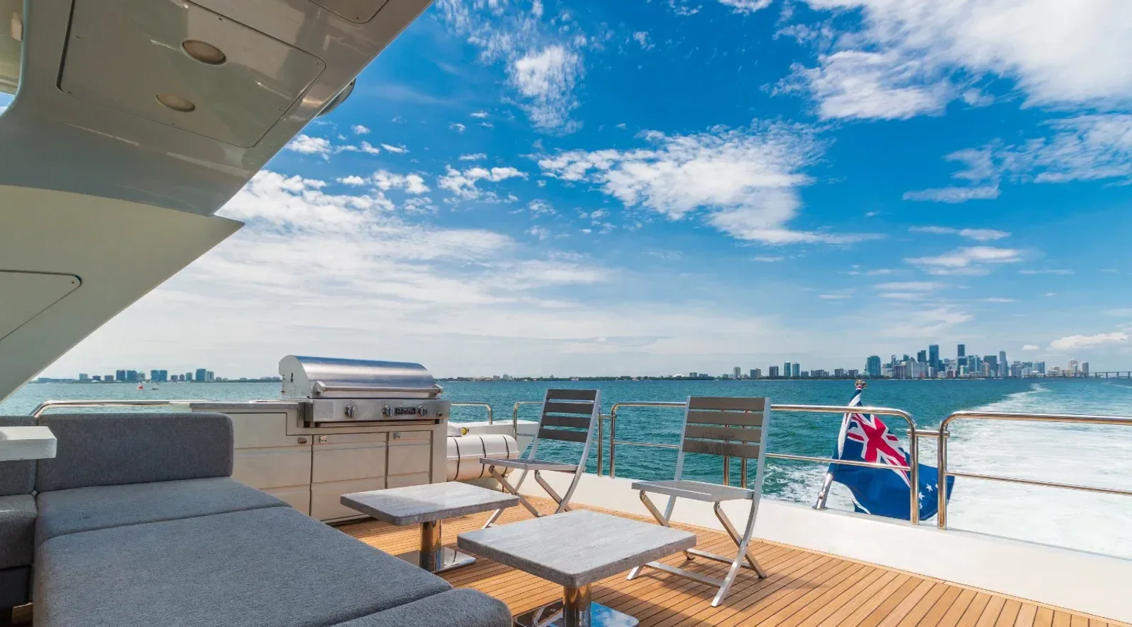 103 ft Azimut - photo 6 yacht charter Miami