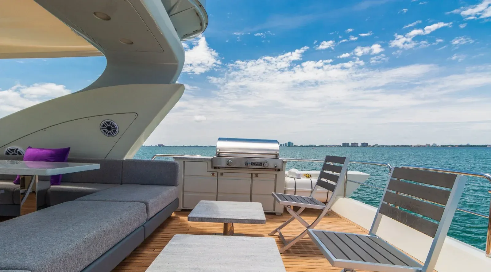 103 ft Azimut - photo 7 yacht charter Miami