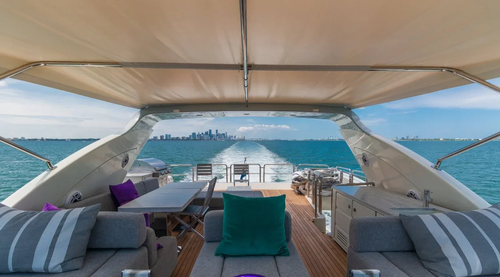 103 ft Azimut - photo 9 yacht charter Miami