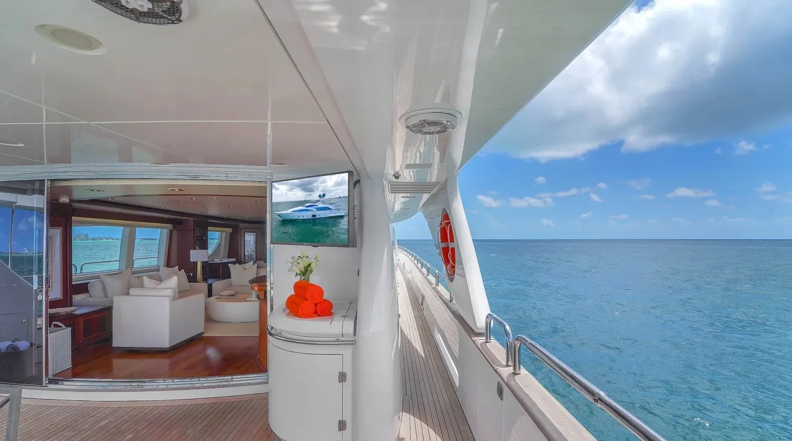 105 ft Azimut Fly - photo 4 yacht charter Miami
