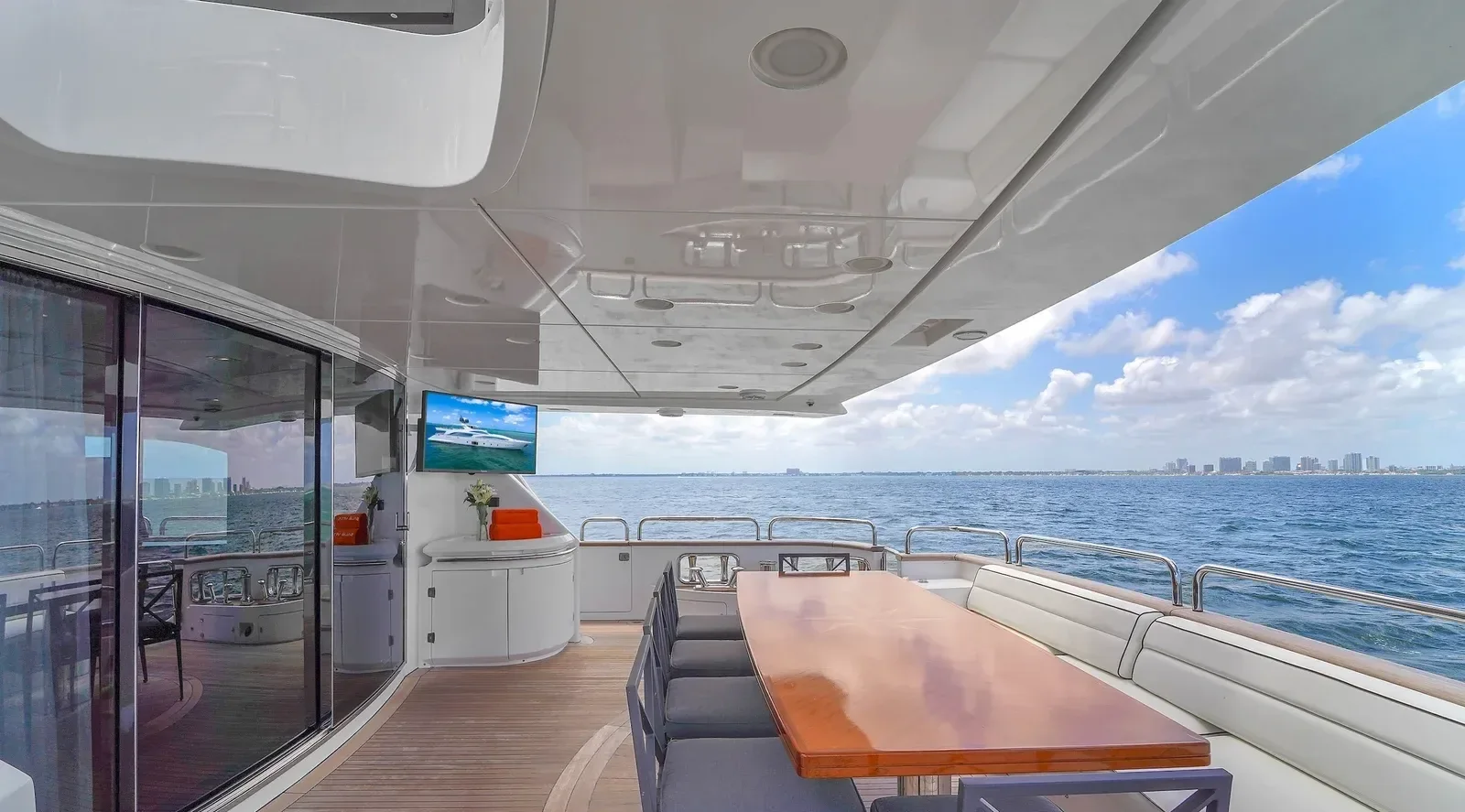 105 ft Azimut Fly - photo 6 yacht charter Miami