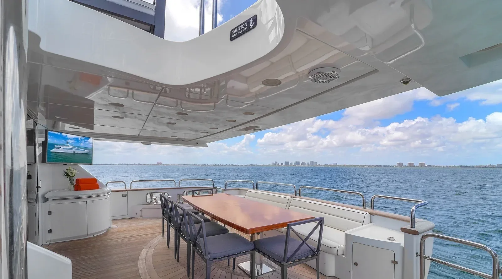 105 ft Azimut Fly - photo 7 yacht charter Miami