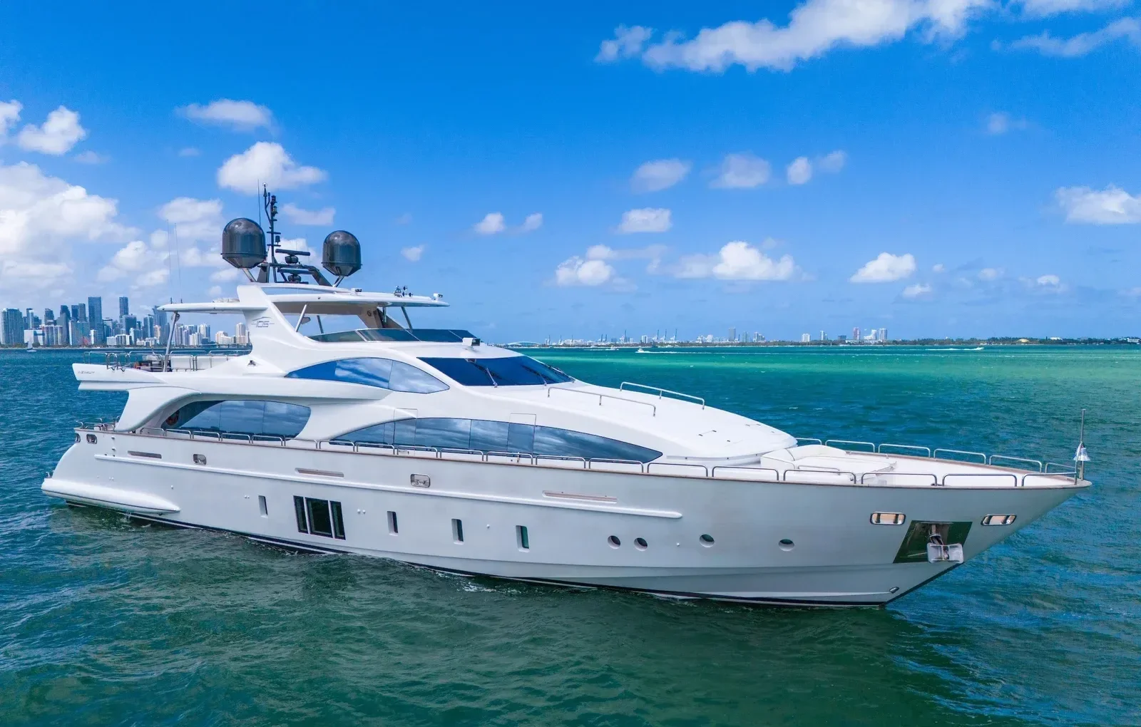 105 ft Azimut Fly - photo 13 yacht charter Miami