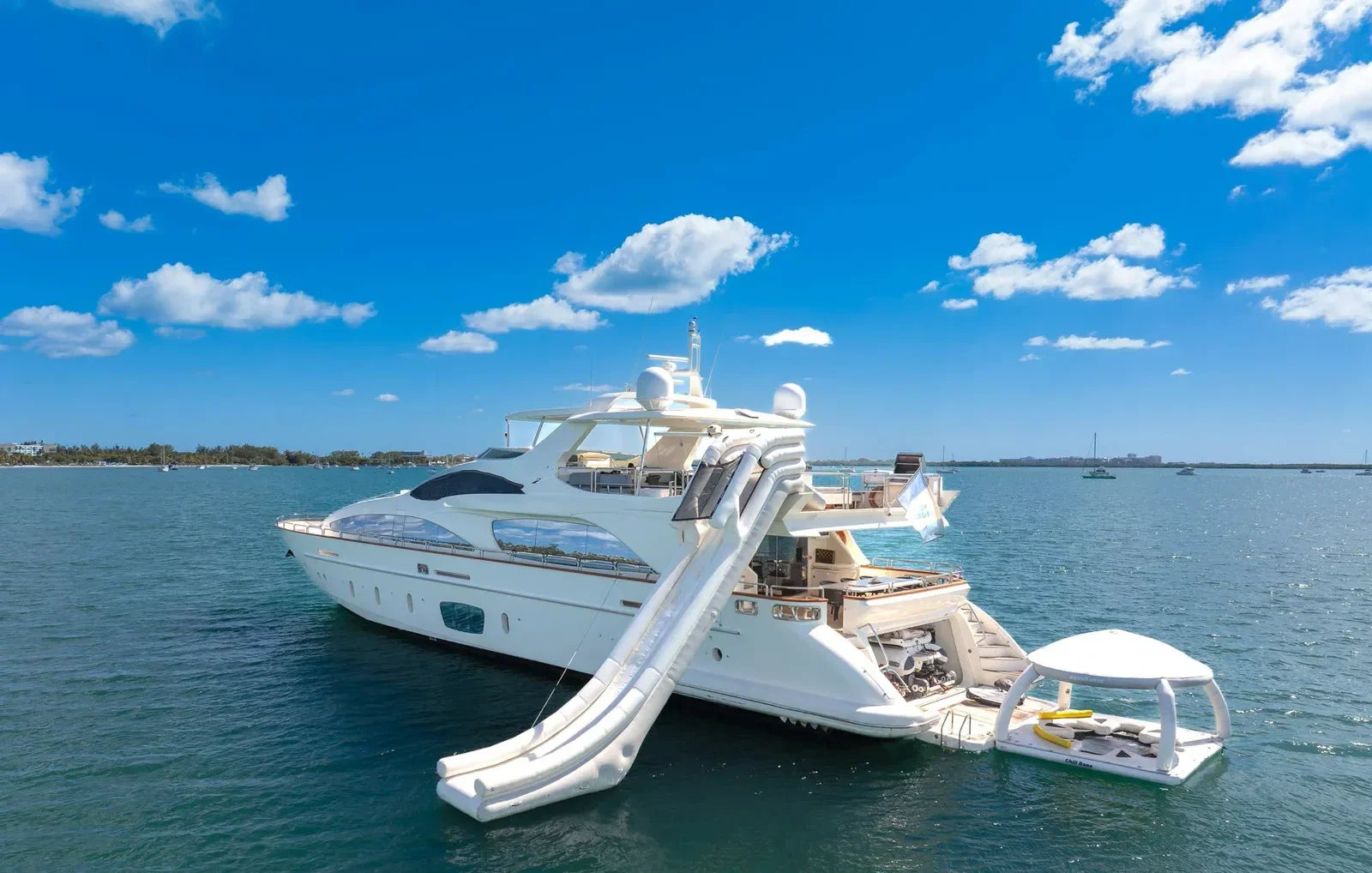 105 ft Azimut - photo 1 yacht charter Miami