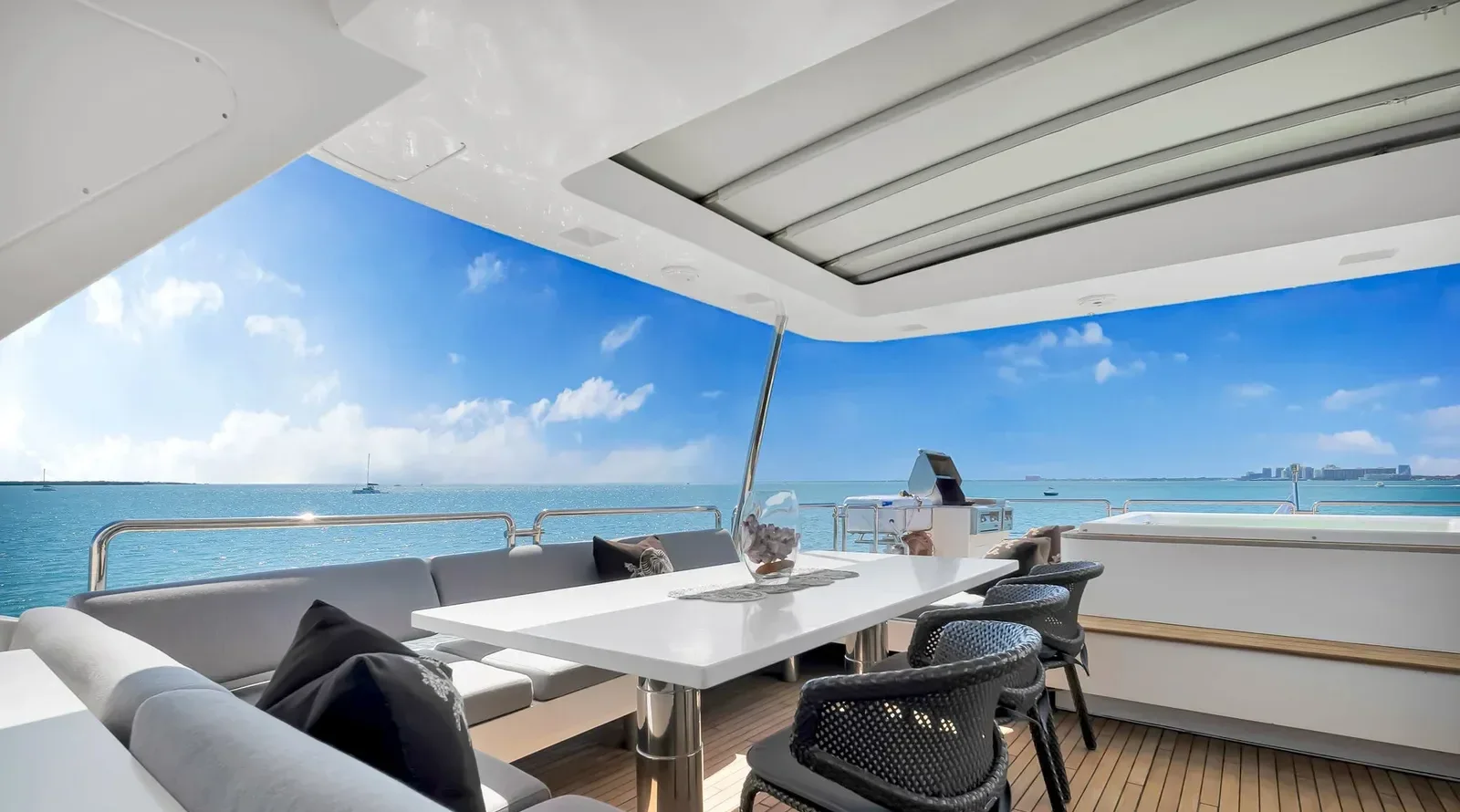 105 ft Azimut - photo 2 yacht charter Miami