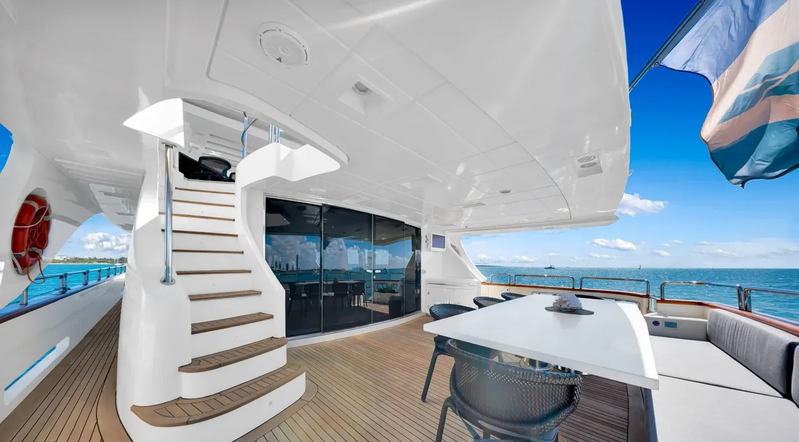 105 ft Azimut - photo 11 yacht charter Miami