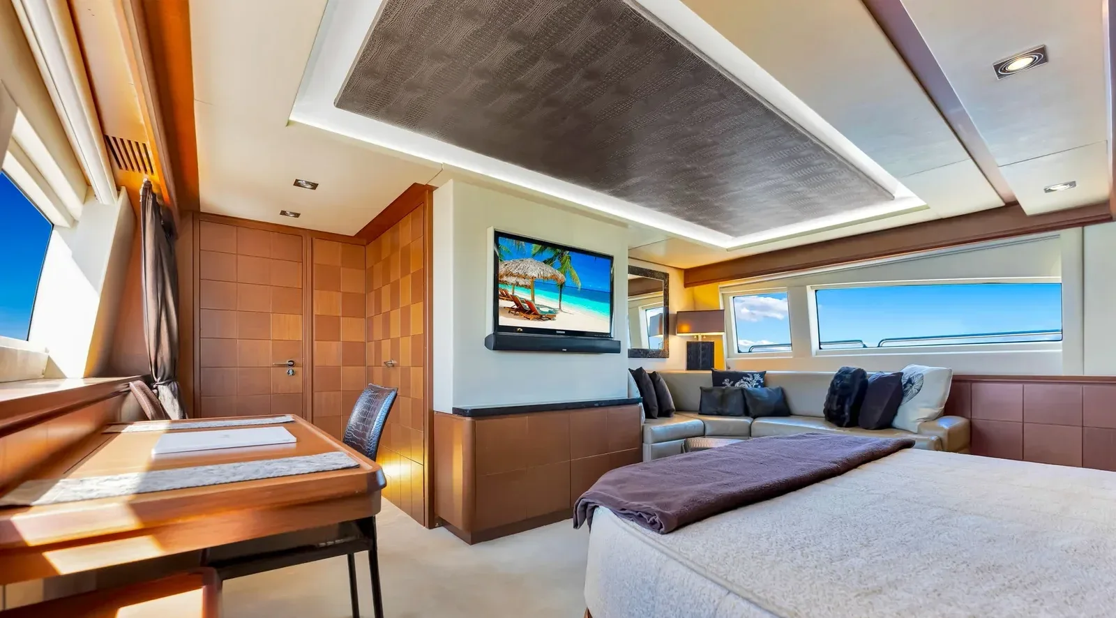 105 ft Azimut - photo 13 yacht charter Miami