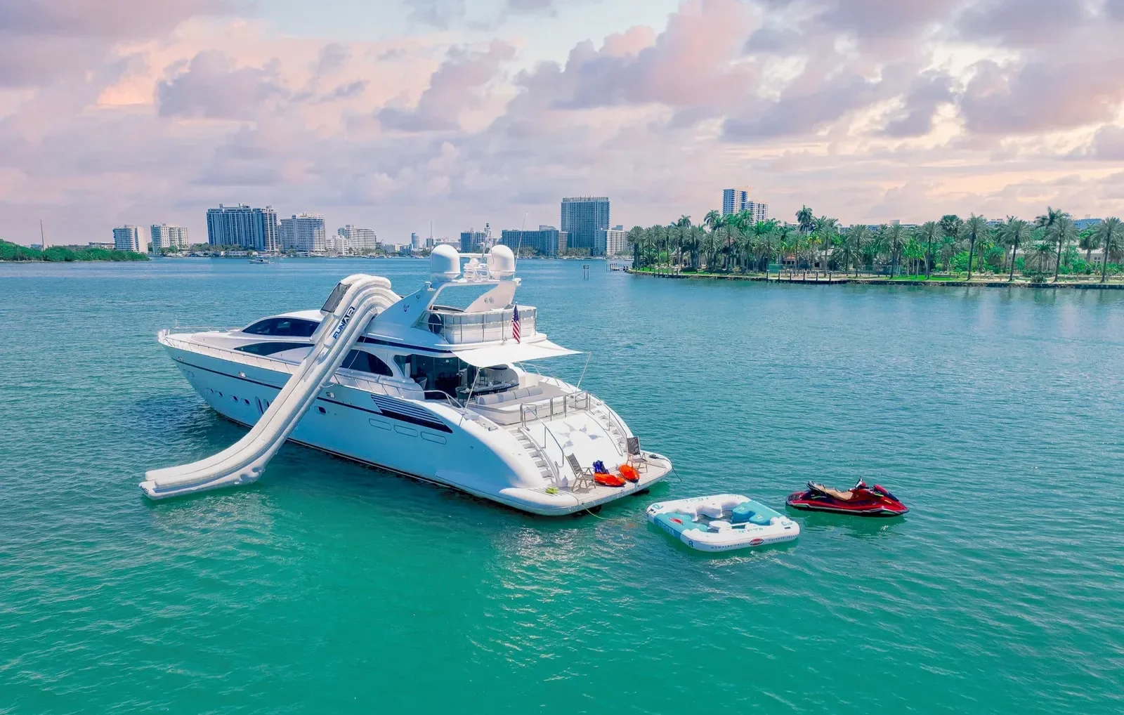 105 ft Leopard - photo 1 yacht charter Miami