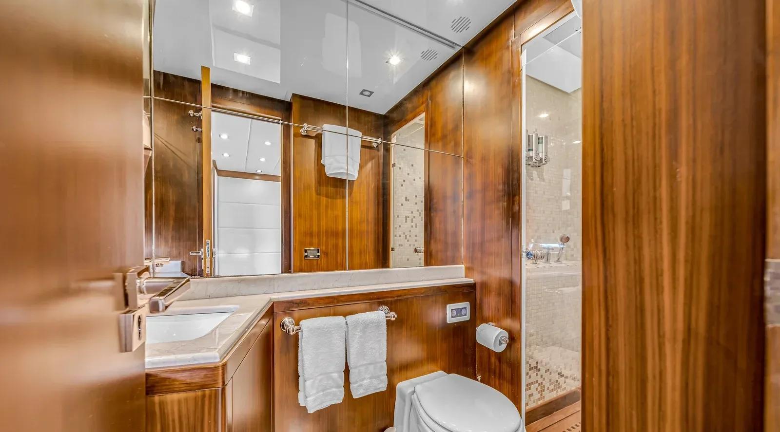105 ft Leopard - photo 7 yacht charter Miami