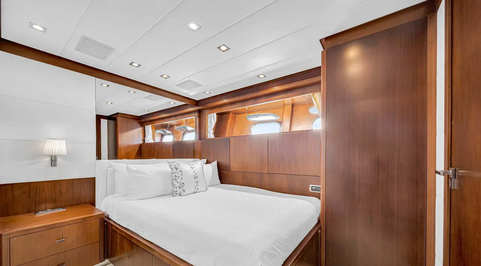 105 ft Leopard - photo 9 yacht charter Miami
