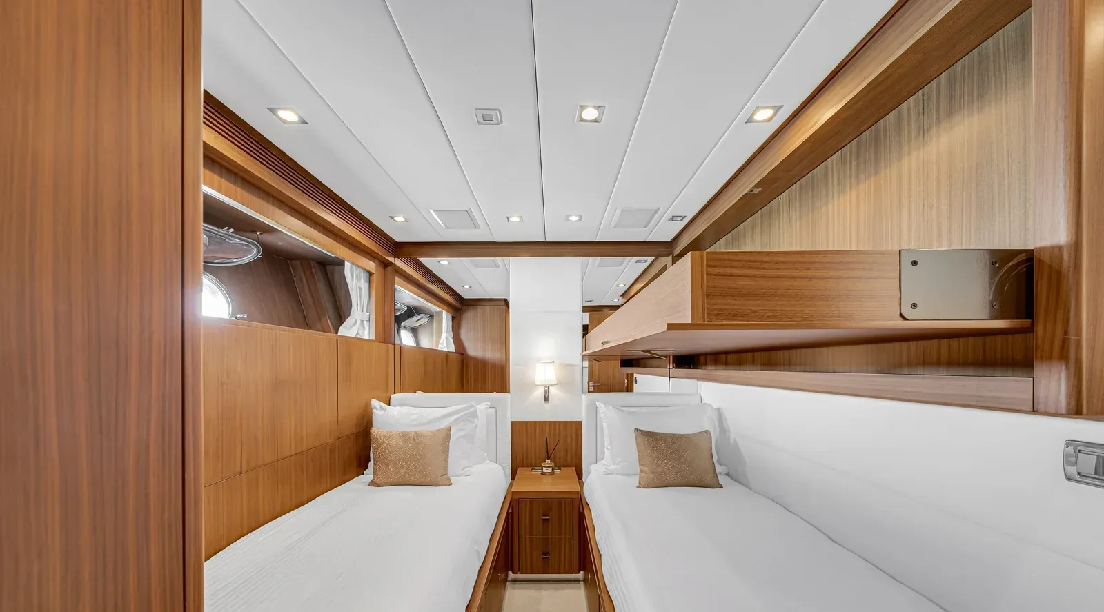 105 ft Leopard - photo 11 yacht charter Miami