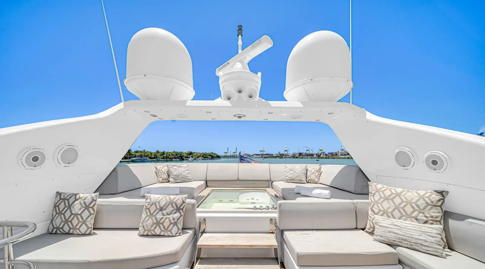 105 ft Leopard - photo 12 yacht charter Miami