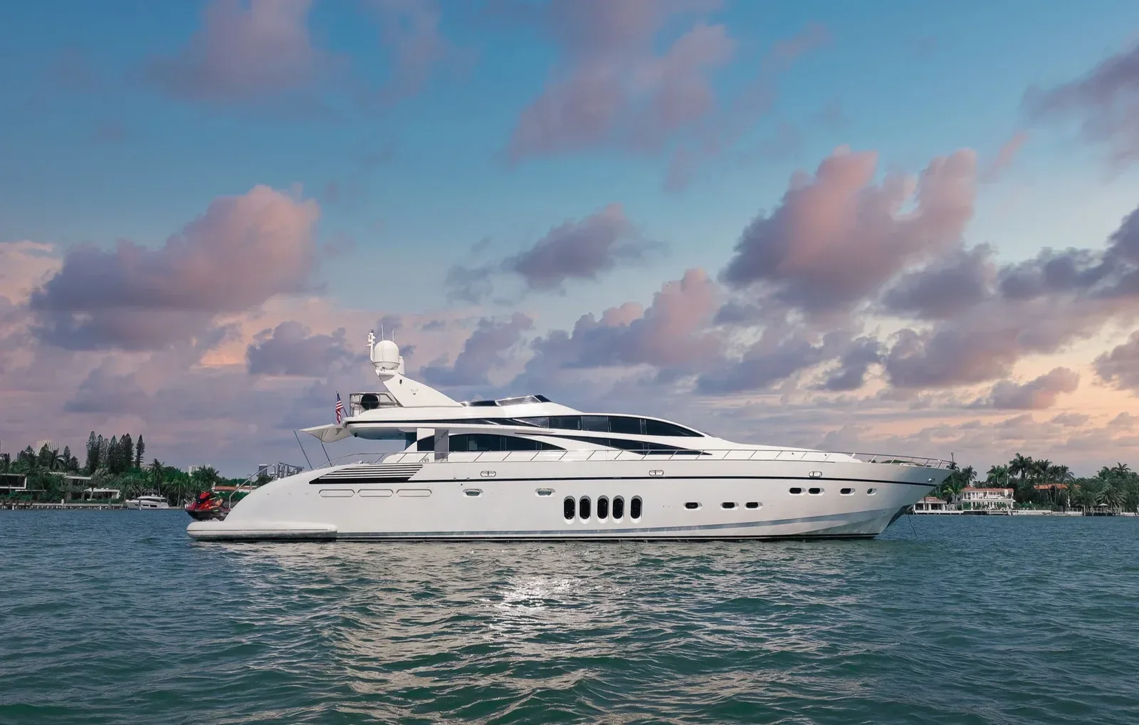 105 ft Leopard - photo 14 yacht charter Miami