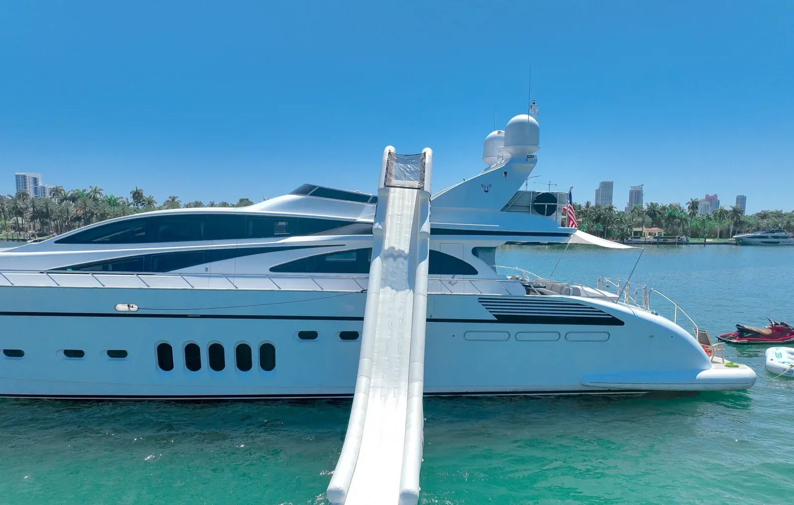 105 ft Leopard - photo 15 yacht charter Miami