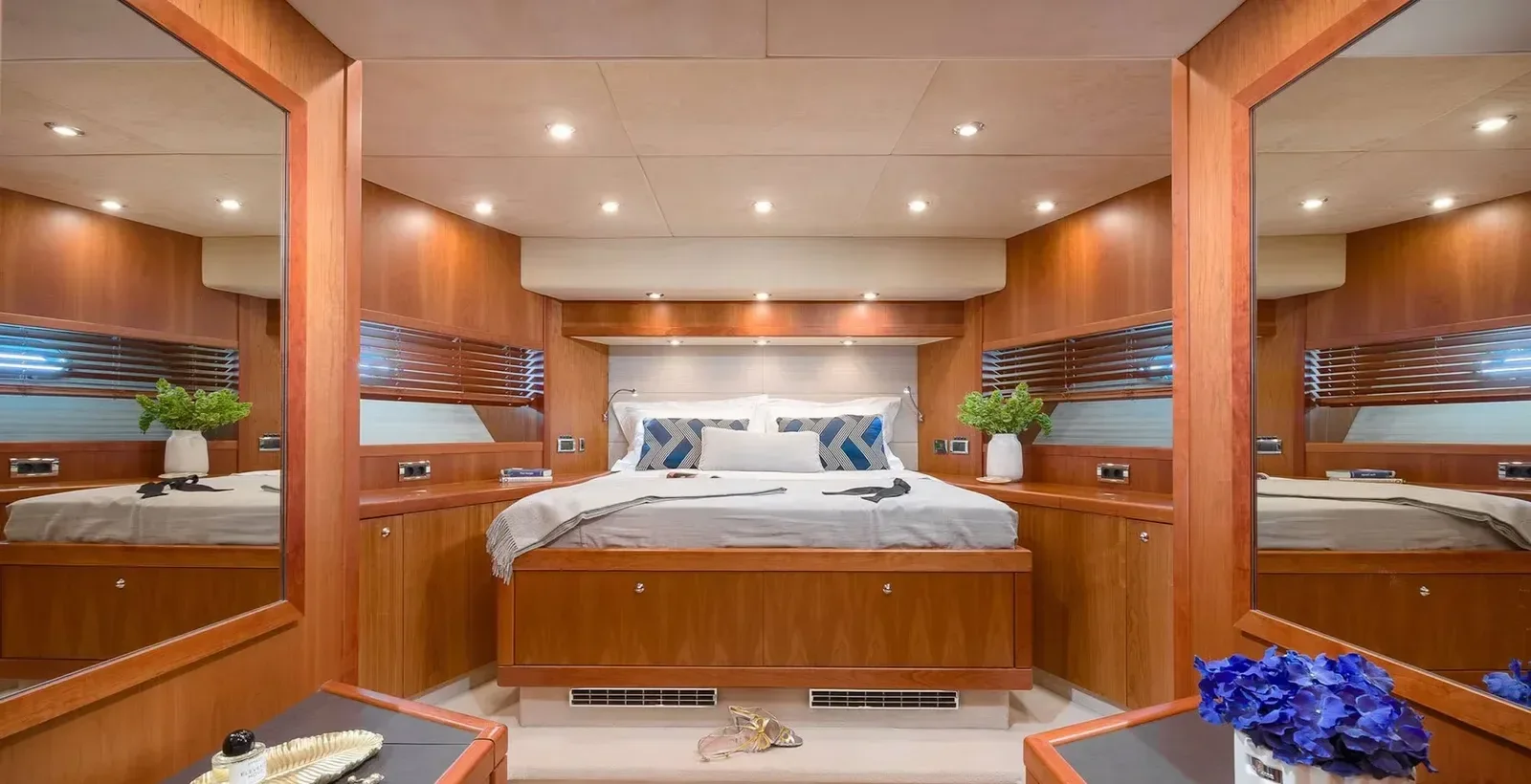 108 ft Sunseeker - photo 4 yacht charter Miami