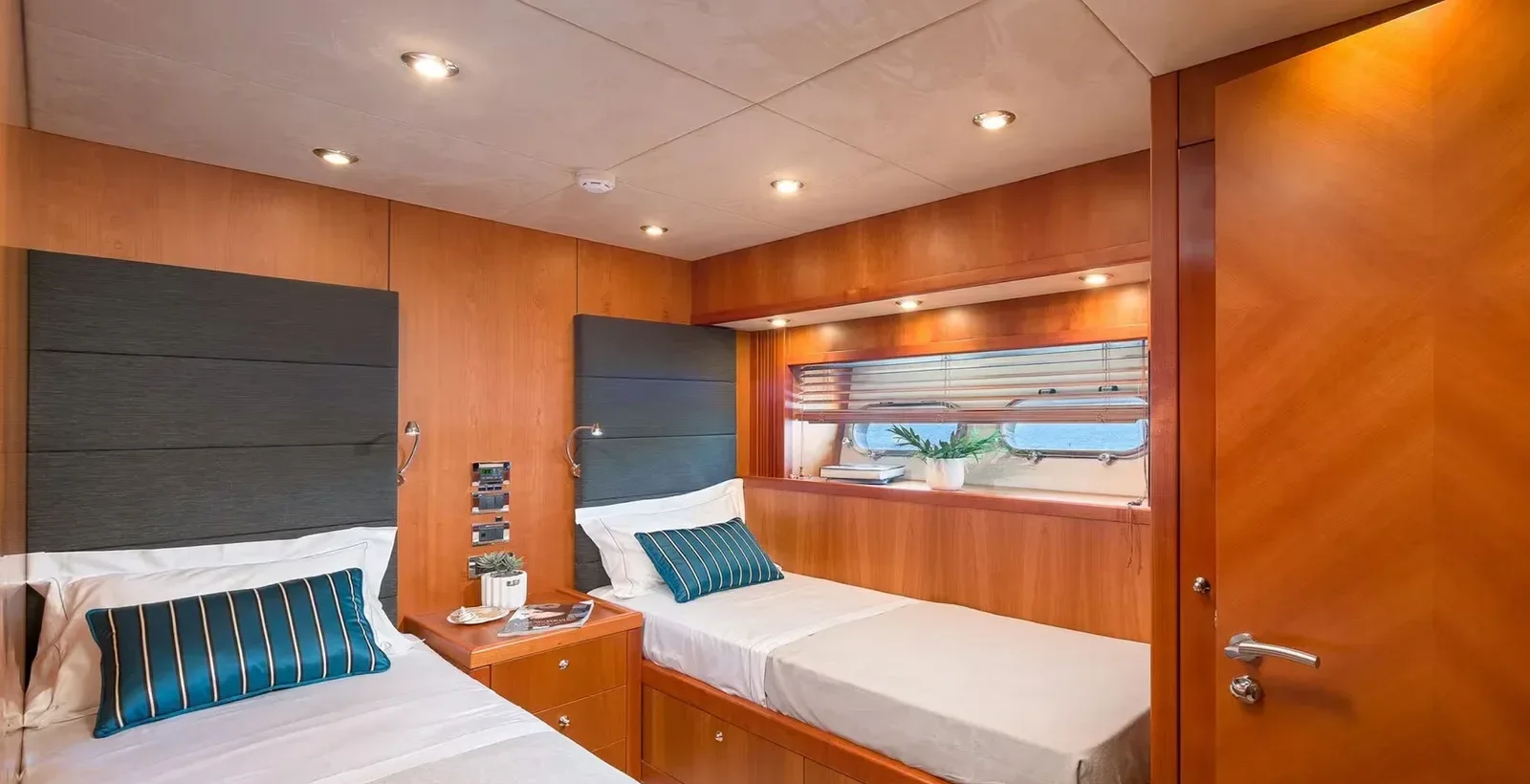 108 ft Sunseeker - photo 5 yacht charter Miami