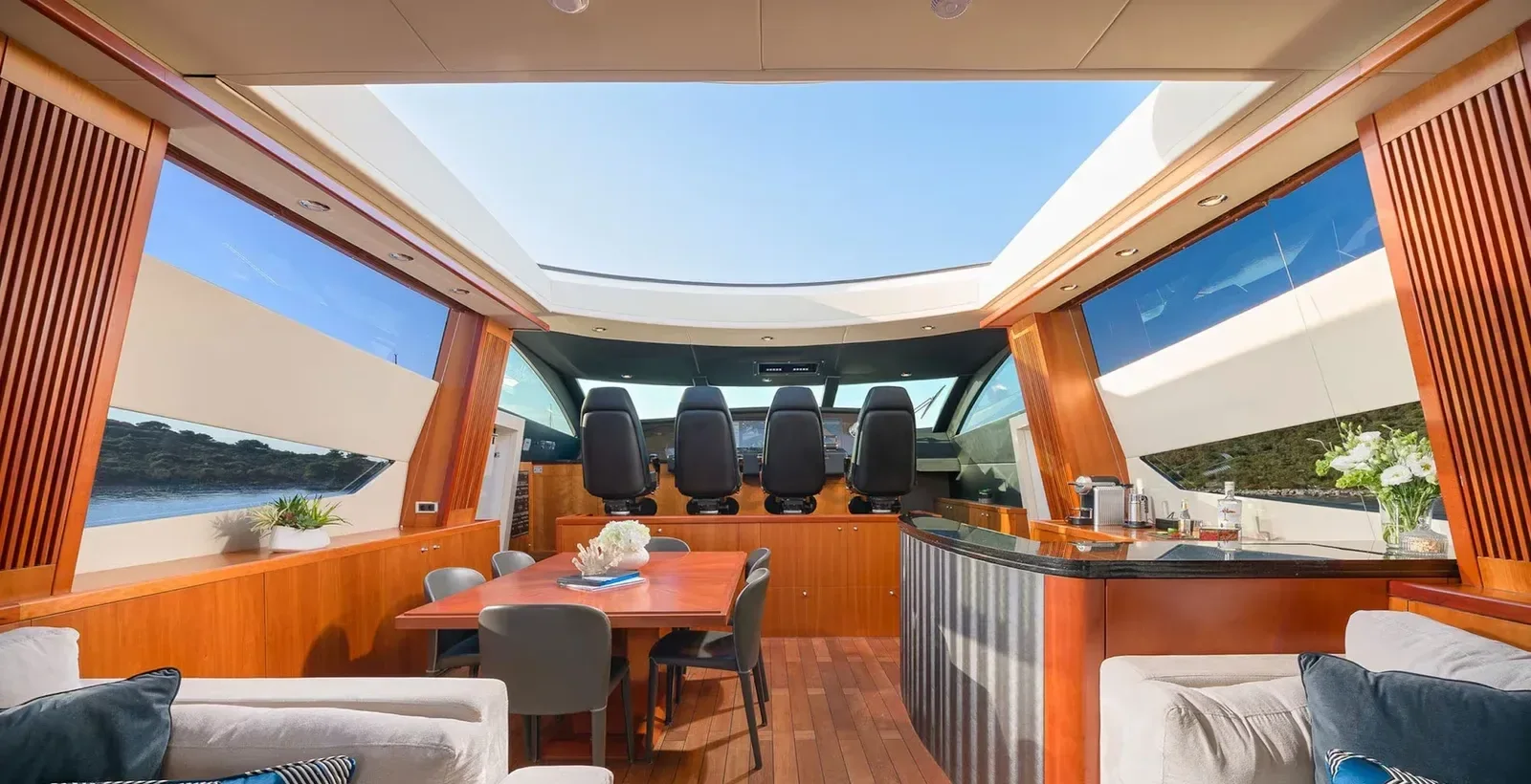 108 ft Sunseeker - photo 8 yacht charter Miami