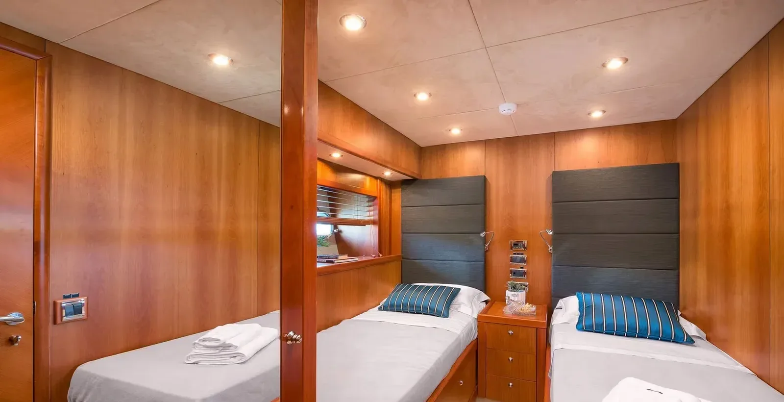 108 ft Sunseeker - photo 10 yacht charter Miami