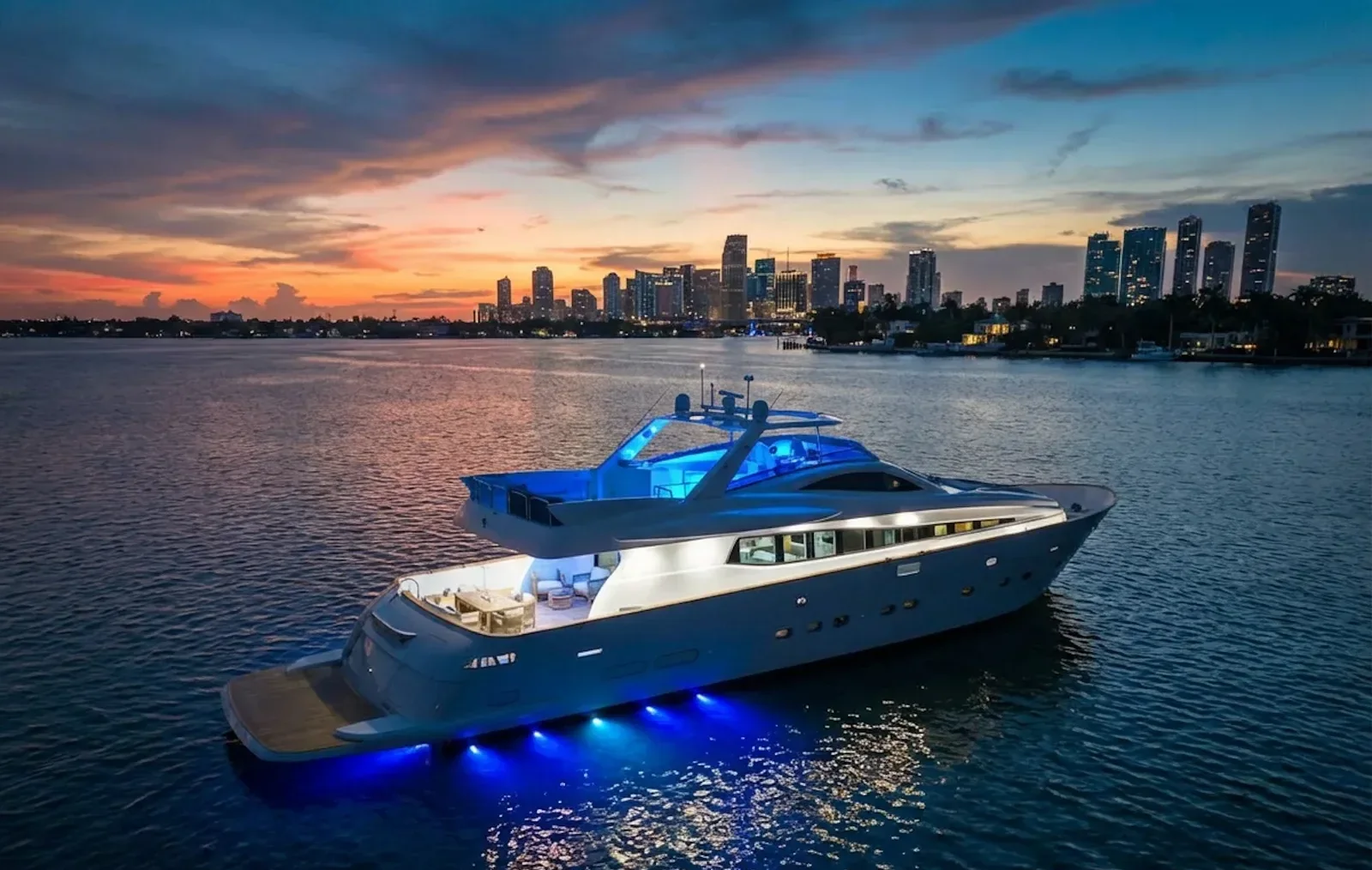 110 ft Antago - photo 3 yacht charter Miami