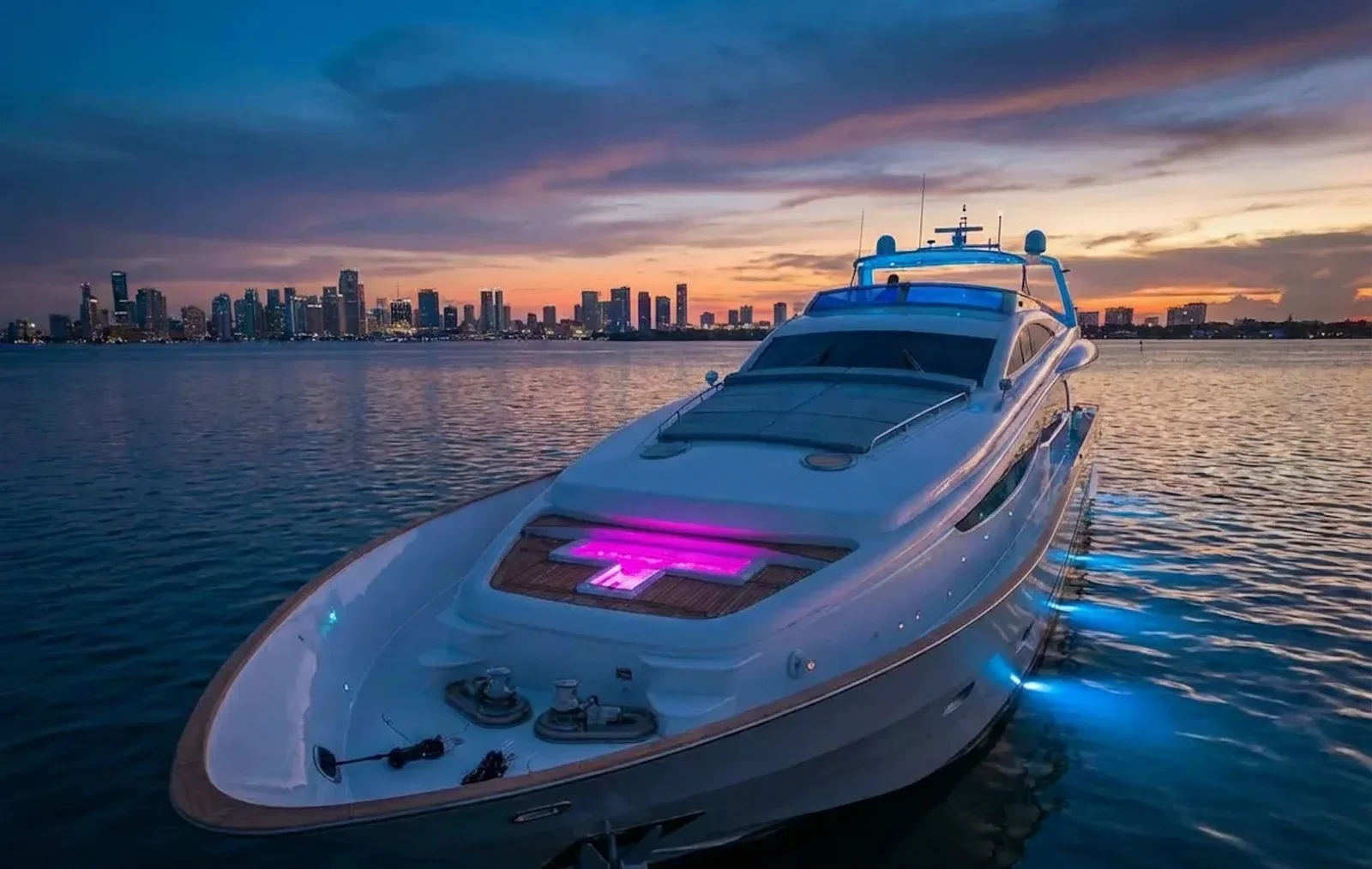 110 ft Antago - photo 4 yacht charter Miami