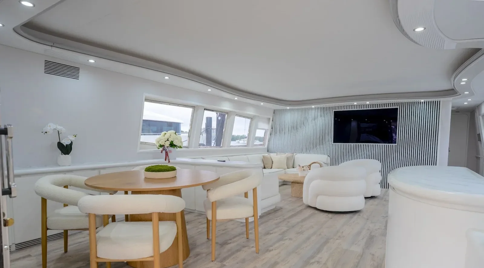 110 ft Antago - photo 15 yacht charter Miami