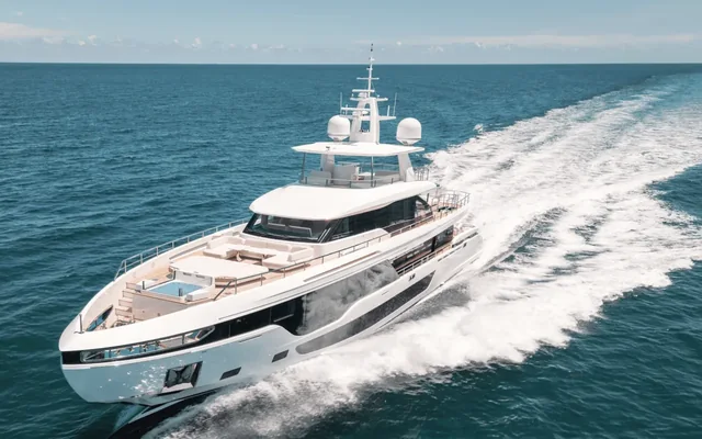 115 ft Azimut - yacht charter Miami