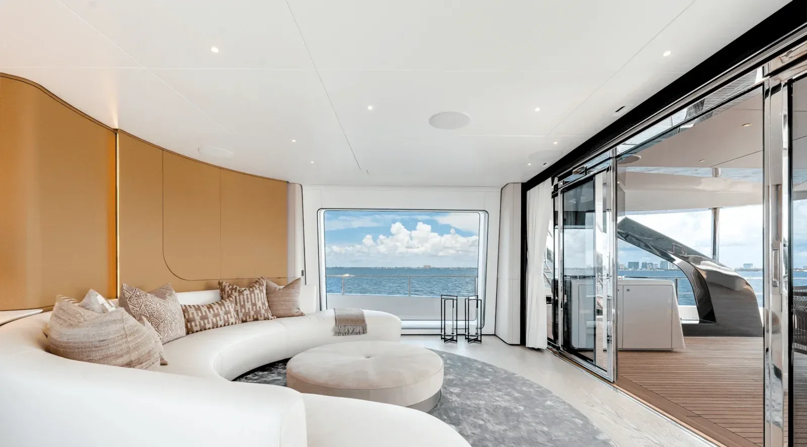 115 ft Azimut - photo 3 yacht charter Miami