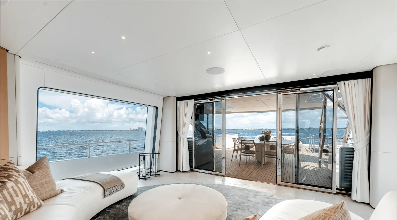 115 ft Azimut - photo 4 yacht charter Miami