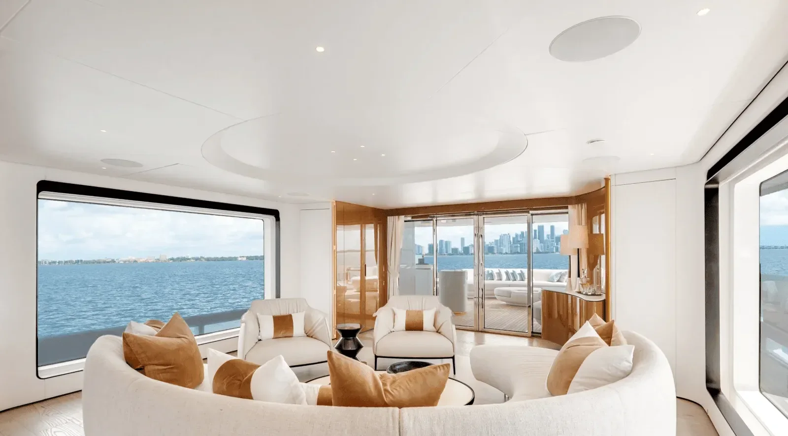 115 ft Azimut - photo 5 yacht charter Miami