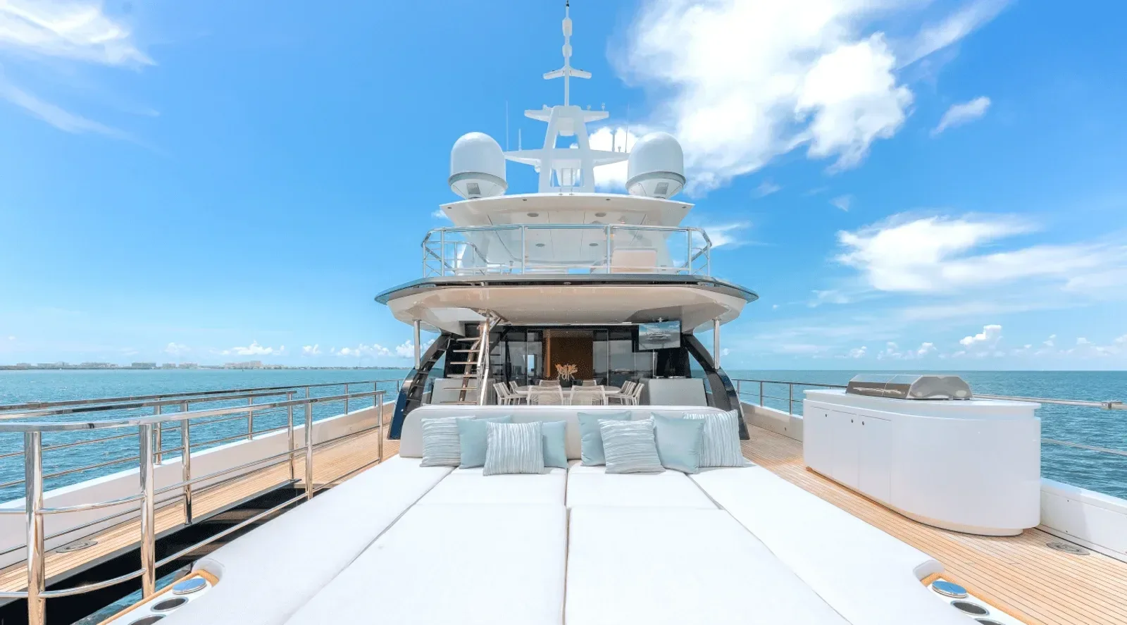 115 ft Azimut - photo 6 yacht charter Miami