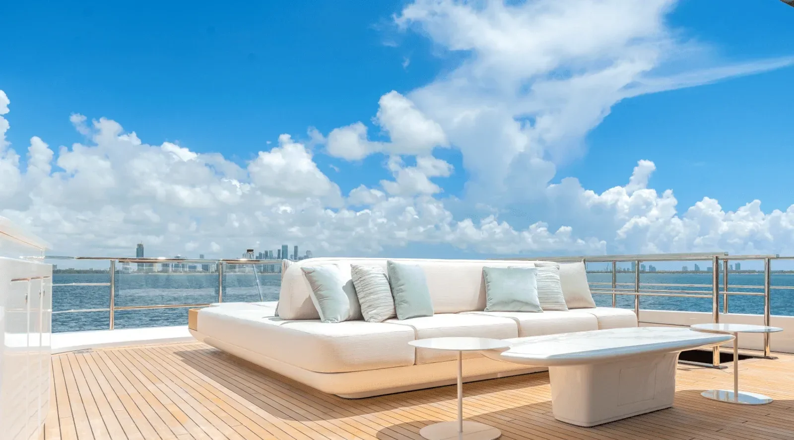 115 ft Azimut - photo 8 yacht charter Miami