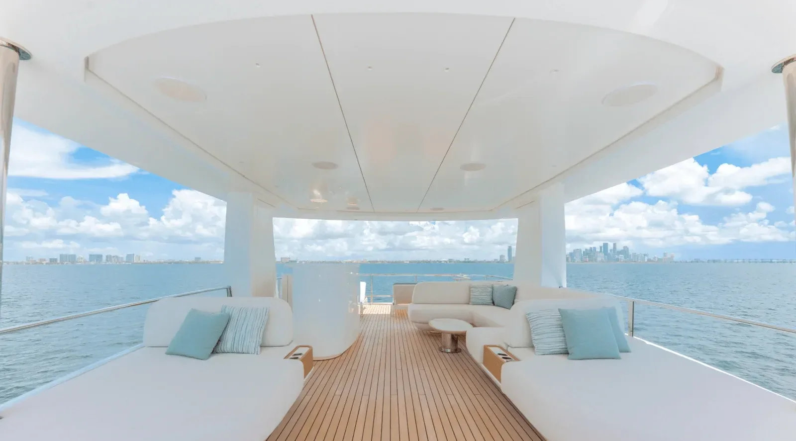 115 ft Azimut - photo 9 yacht charter Miami
