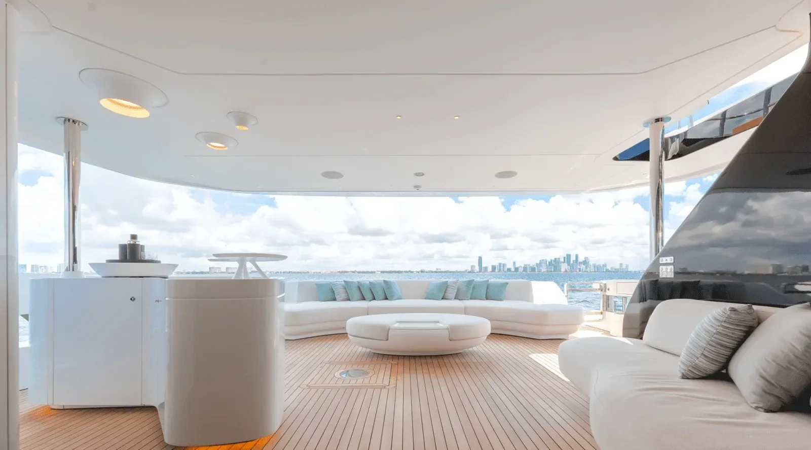 115 ft Azimut - photo 10 yacht charter Miami