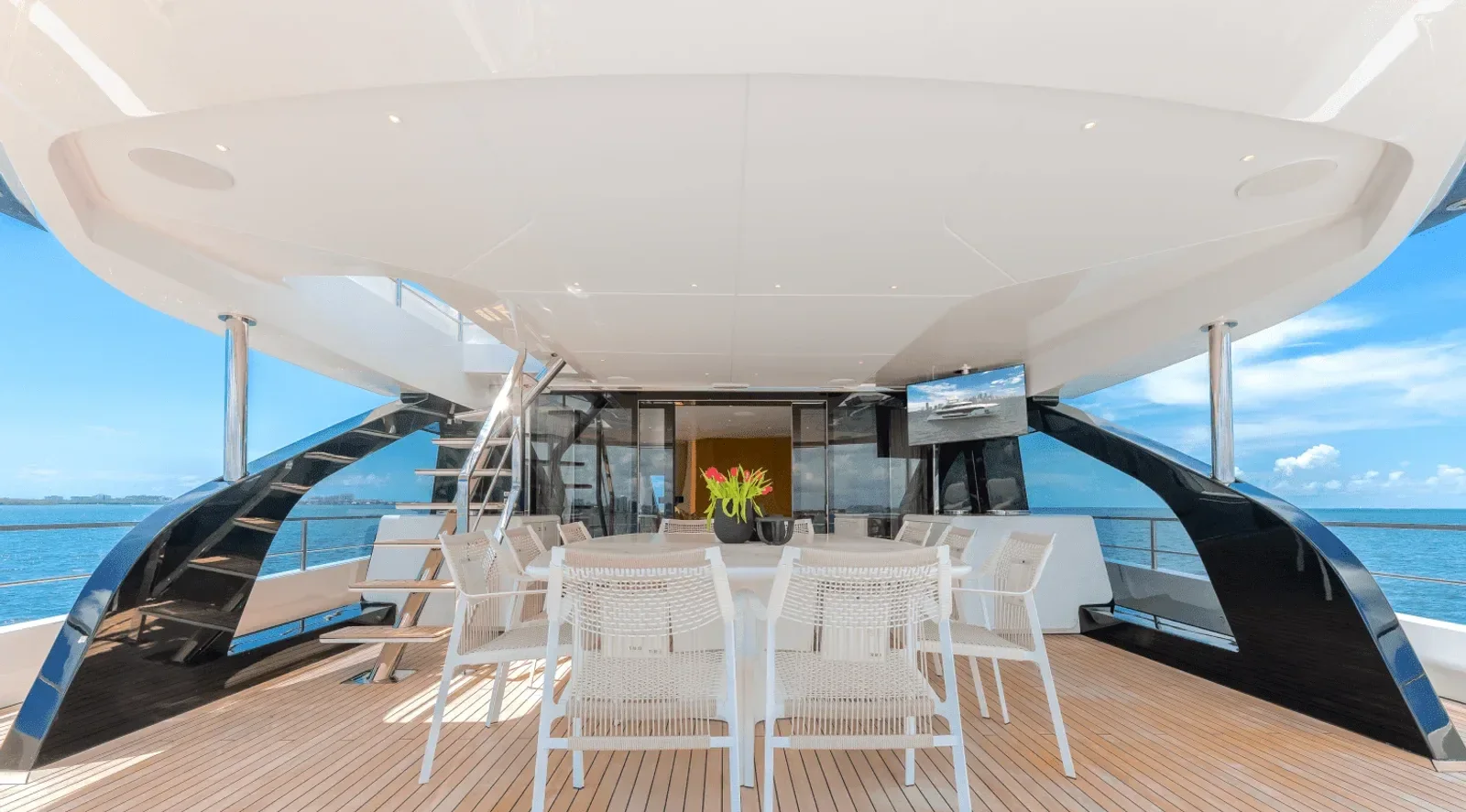 115 ft Azimut - photo 12 yacht charter Miami