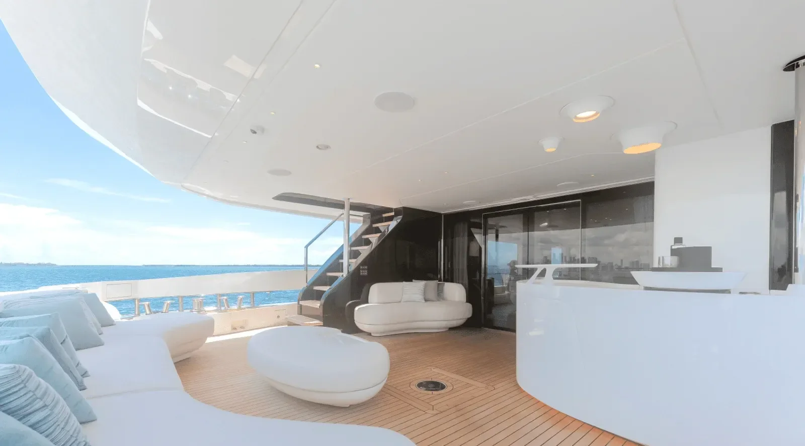 115 ft Azimut - photo 13 yacht charter Miami