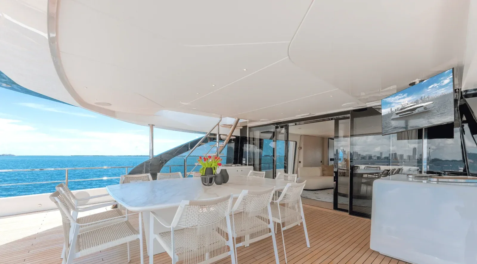 115 ft Azimut - photo 14 yacht charter Miami