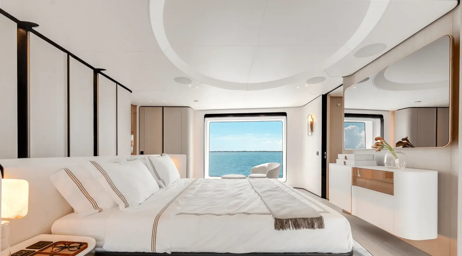 115 ft Azimut - photo 15 yacht charter Miami