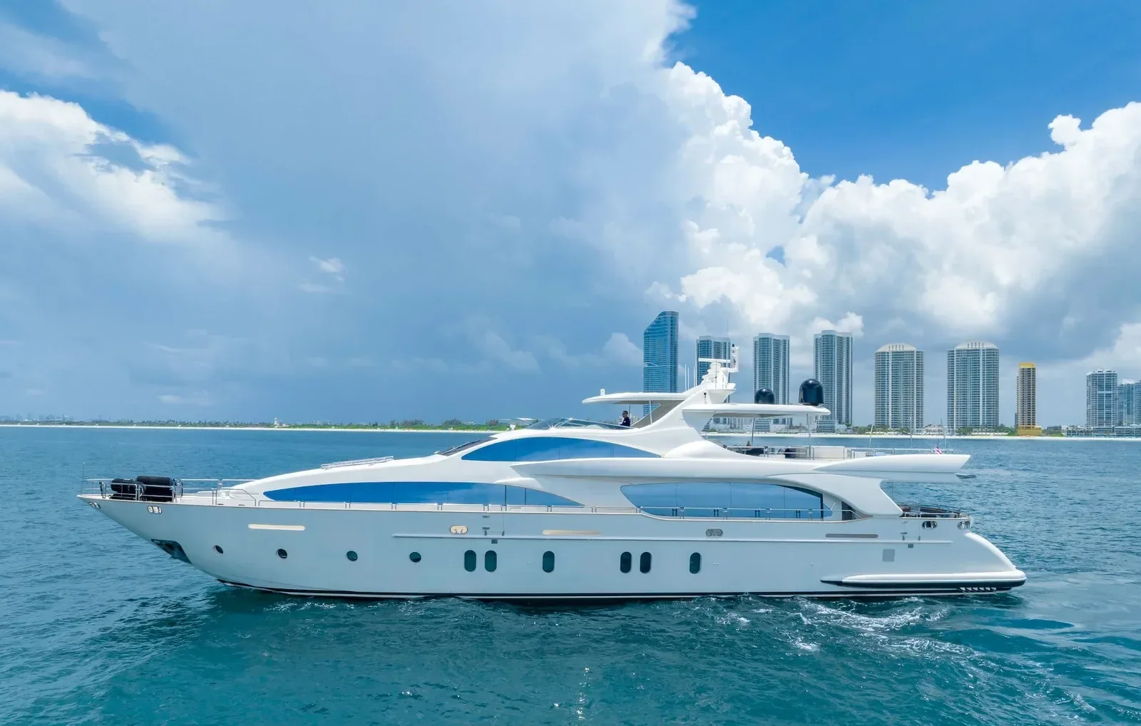 116 ft Azimut Fly - photo 5 yacht charter Miami
