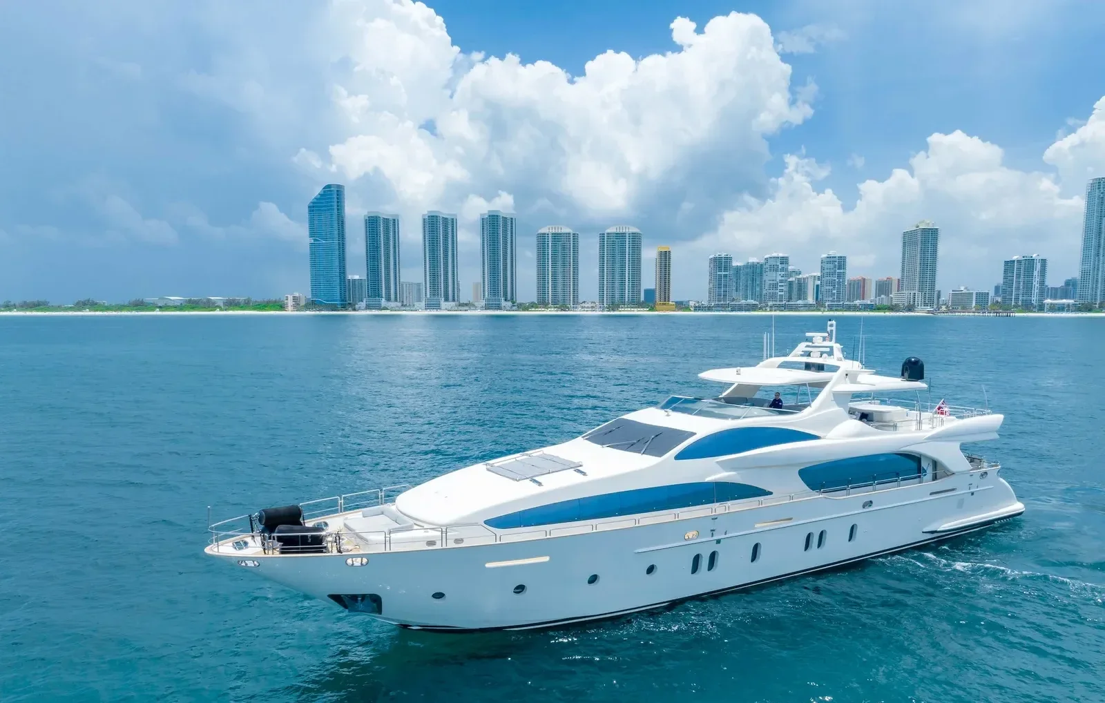 116 ft Azimut Fly - photo 6 yacht charter Miami